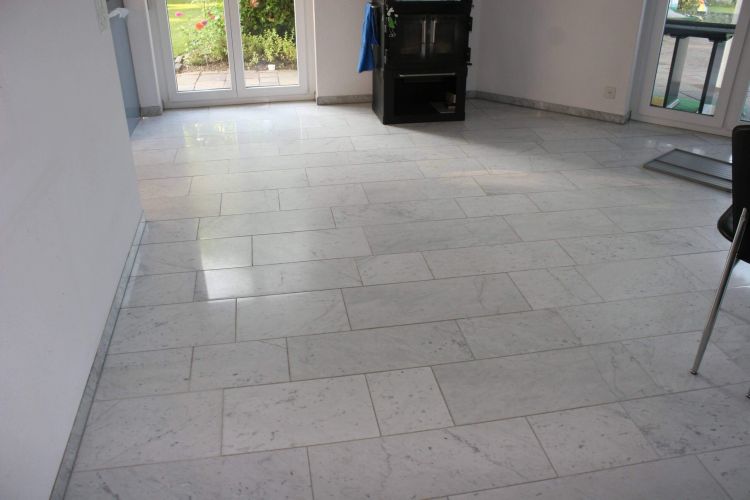 Natursteinveredelung Marmorboden - Vorher