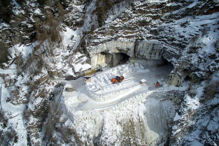 Natursteine in der Schweiz und in Italien