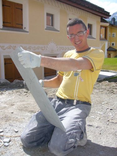 Zuverlässiger und gut ausgebildeter Mitarbeiter im Umgang mit Naturstein und Keramik