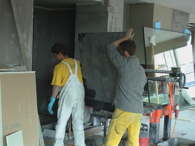 Zuverlässige und gut ausgebildete Mitarbeiter im Umgang mit Naturstein und Keramik