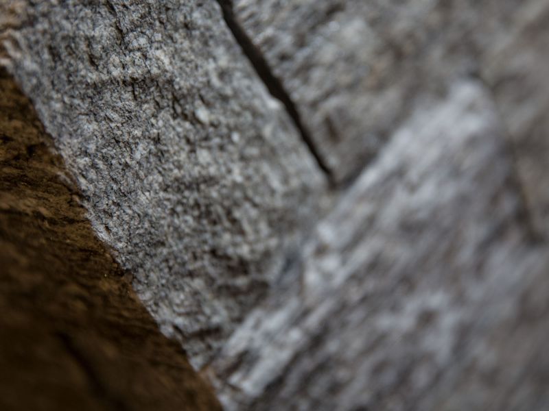 Grosse Ausstellung an Keramik, Marmor und Natursteinen in La Punt (Graubünden)