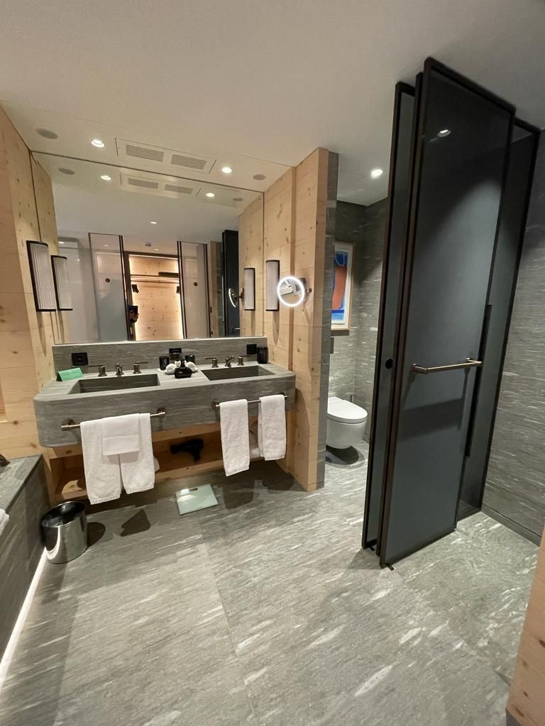 Badezimmer mit Natursteinen - Referenz