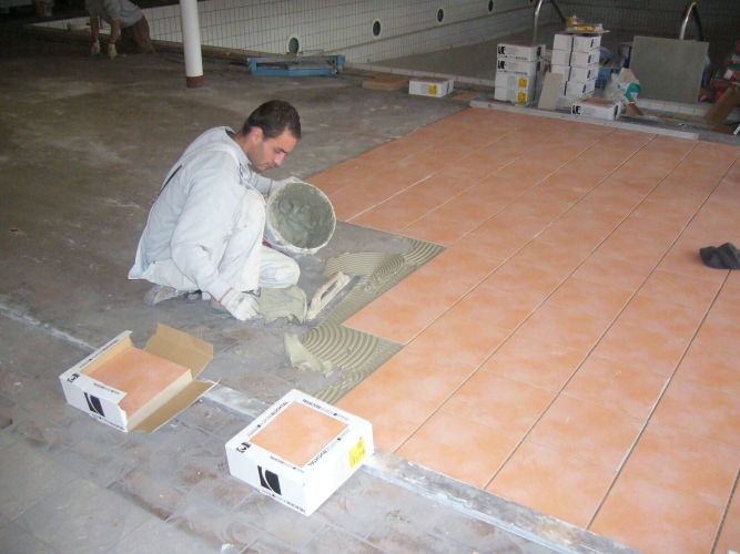 Zuverlässige und gut ausgebildete Mitarbeiter im Umgang mit Naturstein und Keramik